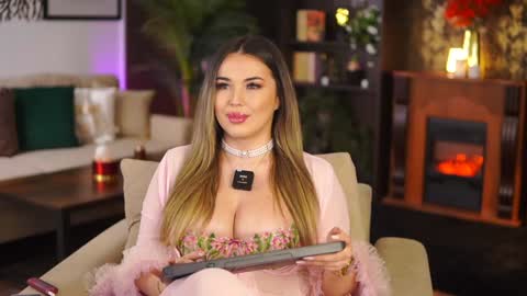 Snapshot of evasunderland chatting on January 12, 8:25 pm Eva online show from January 12, 8:25 pm