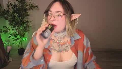 Snapshot of evathewitcher chatting on May 27, 8:44 am EvaTheWitcher online show from May 27, 8:44 am