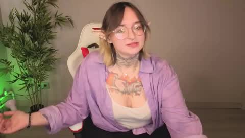 Snapshot of evathewitcher chatting on June 1, 1:51 am EvaTheWitcher online show from June 1, 1:51 am