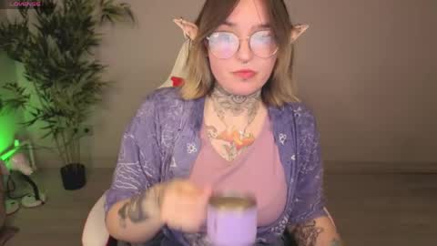 Snapshot of evathewitcher chatting on June 3, 9:45 am EvaTheWitcher online show from June 3, 9:45 am