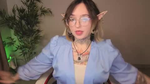 Snapshot of evathewitcher chatting on June 6, 9:14 am EvaTheWitcher online show from June 6, 9:14 am