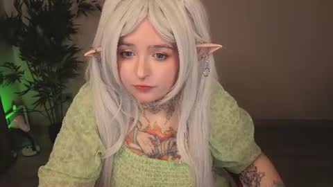 Snapshot of evathewitcher chatting on June 14, 9:33 am EvaTheWitcher online show from June 14, 9:33 am