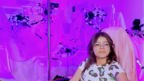 Snapshot of evathopson chatting on October 30, 12:12 am Eva next stream - - 1600 UTC2000 online show from October 30, 12:12 am