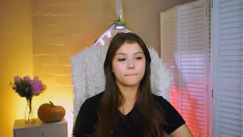 Snapshot of evathopson chatting on November 4, 10:47 am Eva next stream - - 1600 UTC2000 online show from November 4, 10:47 am