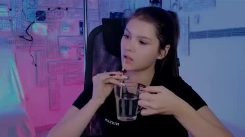 Snapshot of evathopson chatting on November 20, 11:32 am Eva next stream - - 1600 UTC2000 online show from November 20, 11:32 am