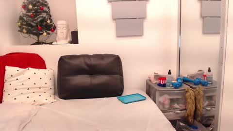 Eva Twiss online show from January 13, 12:10 pm