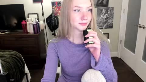 Snapshot of eve003300 chatting on December 6, 11:14 pm Goddess Eve online show from December 6, 11:14 pm