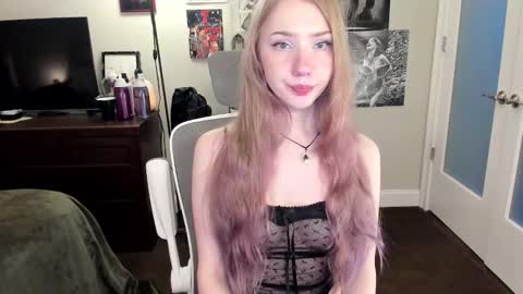 Snapshot of eve003300 chatting on February 24, 11:09 pm Goddess Eve online show from February 24, 11:09 pm