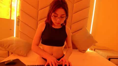 Snapshot of eve_aura chatting on June 7, 12:53 pm Eve Aura online show from June 7, 12:53 pm