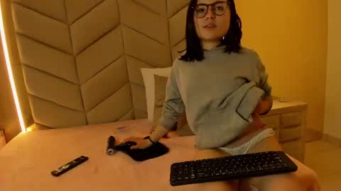 Snapshot of eve_aura chatting on June 14, 2:24 am Eve Aura online show from June 14, 2:24 am