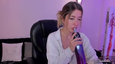 Snapshot of evebenson chatting on January 4, 9:32 am Eve  online show from January 4, 9:32 am