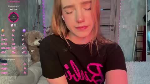 Snapshot of evedarkside chatting on March 6, 5:04 am evedarkside online show from March 6, 5:04 am