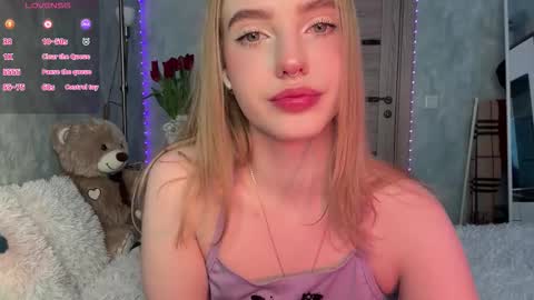 Snapshot of evedarkside chatting on March 7, 4:31 am evedarkside online show from March 7, 4:31 am