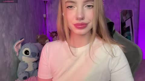 Snapshot of evedarkside chatting on March 20, 4:50 am evedarkside online show from March 20, 4:50 am