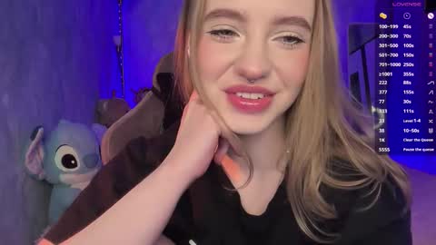 Snapshot of evedarkside chatting on March 24, 4:50 am evedarkside online show from March 24, 4:50 am