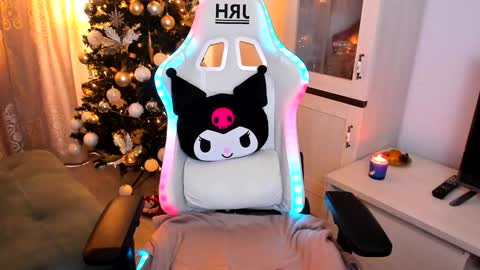 Snapshot of eveeevian chatting on January 5, 1:36 pm eveeevian online show from January 5, 1:36 pm