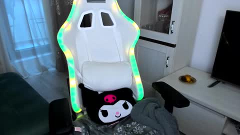 Snapshot of eveeevian chatting on February 13, 5:22 pm eveeevian online show from February 13, 5:22 pm