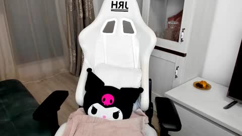 Snapshot of eveeevian chatting on March 5, 4:46 pm eveeevian online show from March 5, 4:46 pm