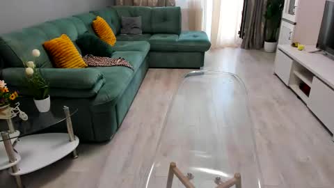 Snapshot of eveeevian chatting on September 21, 9:44 am eveeevian online show from September 21, 9:44 am