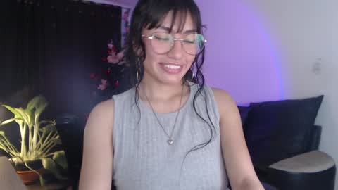 Snapshot of eveelyn_20 chatting on December 12, 5:52 am Kissed by an angel IG evee lyn20 online show from December 12, 5:52 am