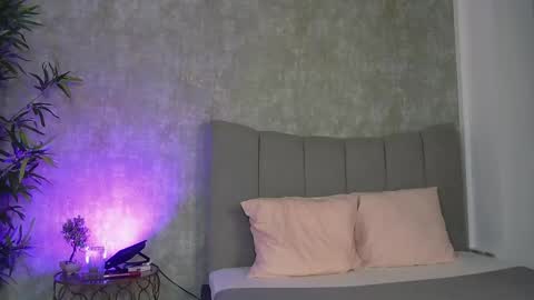 Snapshot of eveelynnx chatting on June 6, 6:29 am EveLynn online show from June 6, 6:29 am
