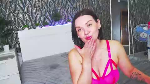 EveLibston online show from June 11, 3:04 am