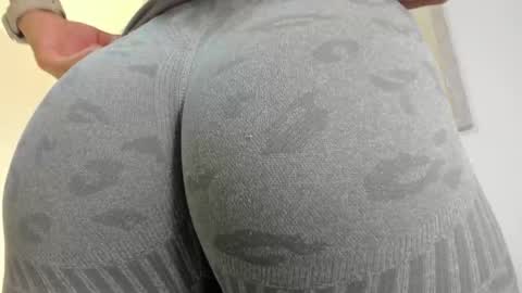 BELLA online show from November 12, 12:05 pm