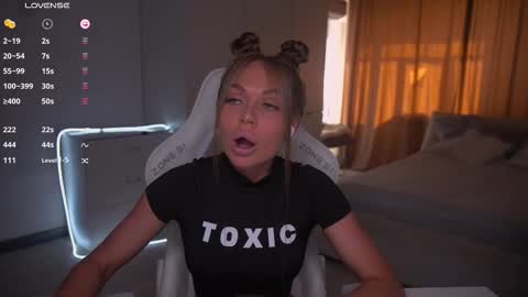 Snapshot of evelina_fox chatting on October 7, 10:34 am Evelina online show from October 7, 10:34 am