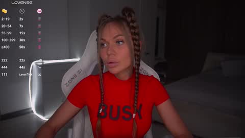 Snapshot of evelina_fox chatting on October 13, 12:49 pm Evelina online show from October 13, 12:49 pm