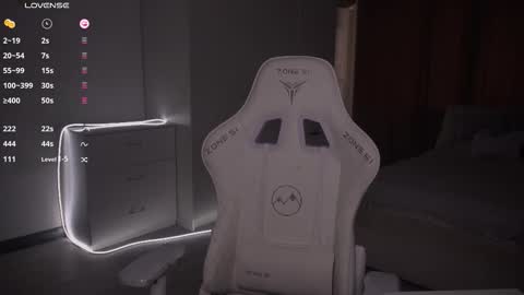 Snapshot of evelina_fox chatting on October 15, 10:48 am Evelina online show from October 15, 10:48 am