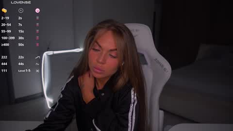 Snapshot of evelina_fox chatting on October 25, 1:18 pm Evelina online show from October 25, 1:18 pm