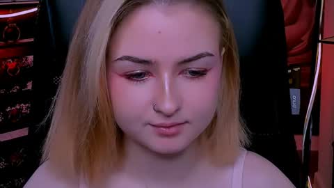 Snapshot of evelinakitty chatting on June 2, 9:11 am Evelina online show from June 2, 9:11 am