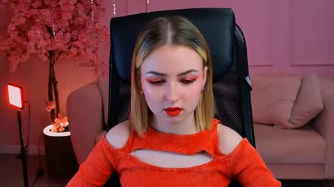 Snapshot of evelinakitty chatting on June 3, 9:01 am Evelina online show from June 3, 9:01 am
