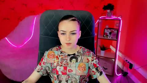 Snapshot of evelinakitty chatting on June 4, 9:15 am Evelina online show from June 4, 9:15 am