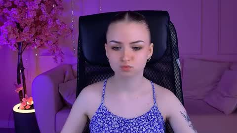 Snapshot of evelinakitty chatting on June 8, 9:09 am Evelina online show from June 8, 9:09 am