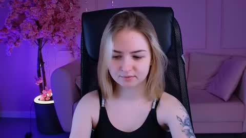 Snapshot of evelinakitty chatting on June 9, 8:59 am Evelina online show from June 9, 8:59 am