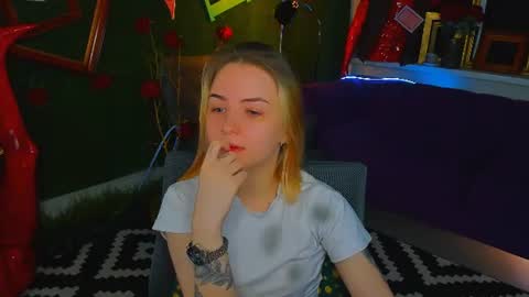 Snapshot of evelinakitty chatting on June 11, 9:07 am Evelina online show from June 11, 9:07 am