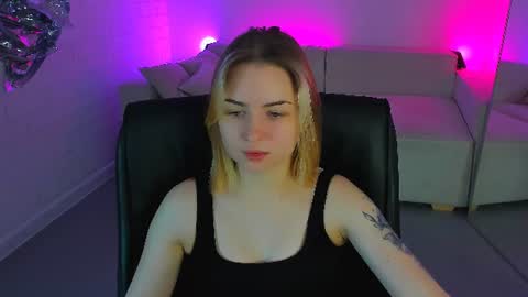 Snapshot of evelinakitty chatting on June 15, 9:11 am Evelina online show from June 15, 9:11 am