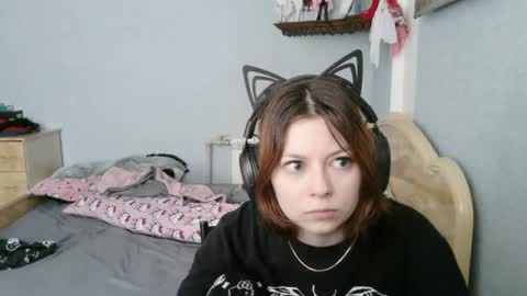 Snapshot of evelinamercer chatting on July 3, 9:05 am Alice 3 online show from July 3, 9:05 am