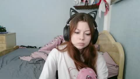 Snapshot of evelinamercer chatting on July 6, 8:55 am Alice 3 online show from July 6, 8:55 am