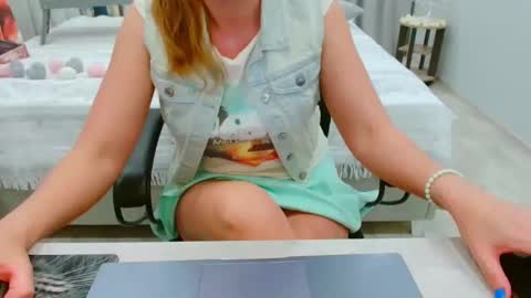 evelove online show from May 16, 5:23 pm