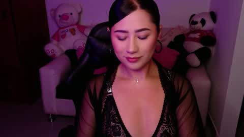 Snapshot of evelyn_ch_ chatting on November 11, 11:10 am Evelyn online show from November 11, 11:10 am