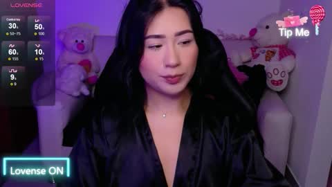 Snapshot of evelyn_ch_ chatting on November 17, 2:34 pm Evelyn online show from November 17, 2:34 pm