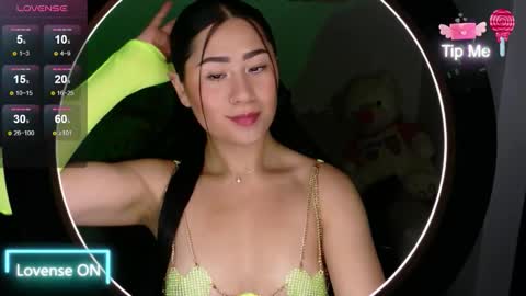 Snapshot of evelyn_ch_ chatting on November 27, 11:01 am Evelyn online show from November 27, 11:01 am