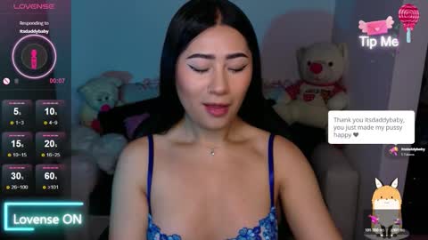 Snapshot of evelyn_ch_ chatting on December 2, 4:02 pm Evelyn online show from December 2, 4:02 pm