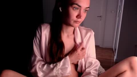Evelyn online show from June 3, 9:45 am