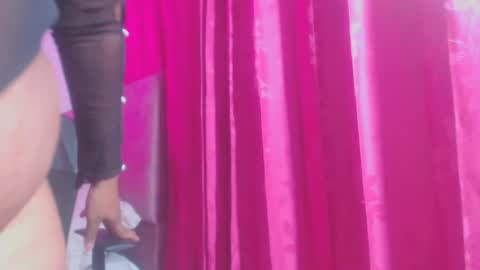 Snapshot of evelyn_sandoval chatting on December 18, 2:28 am Evelyn Sandoval online show from December 18, 2:28 am