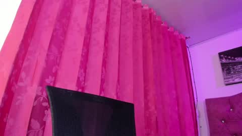 Evelyn Sandoval online show from May 1, 2:27 am
