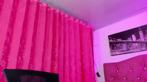 Evelyn Sandoval online show from May 25, 1:33 am