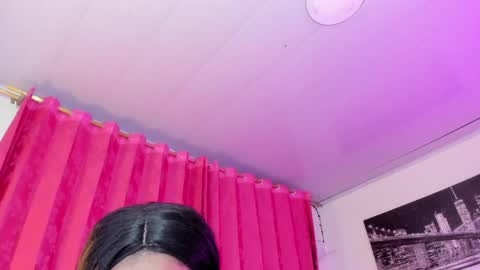 Evelyn Sandoval online show from June 9, 1:39 am